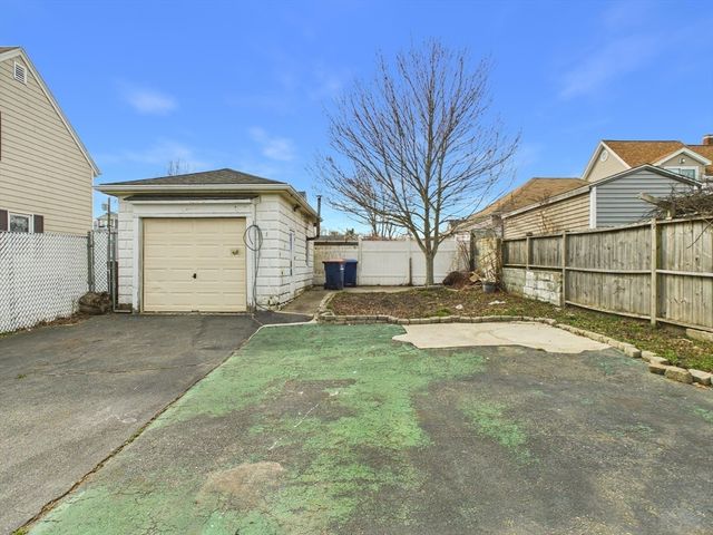 275 Dartmouth St, New Bedford, MA 02740