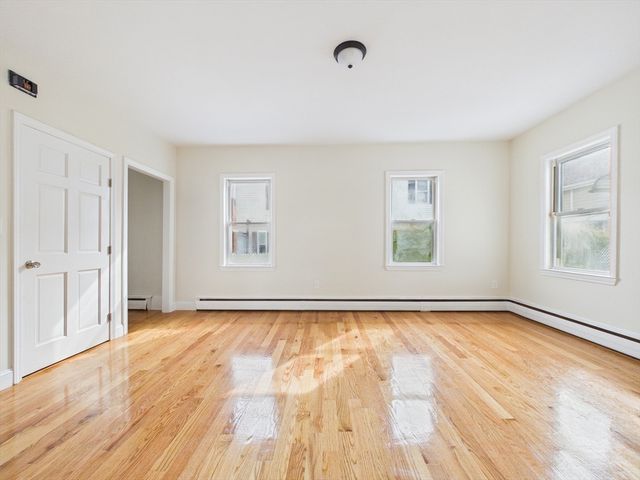 275 Dartmouth St, New Bedford, MA 02740