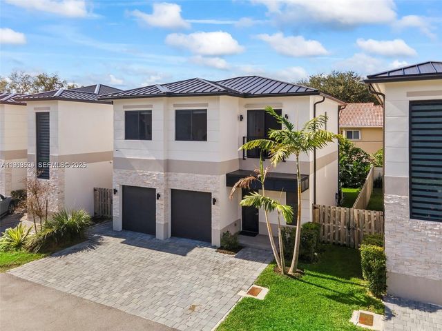 7771 SW 99th St, Miami, FL 33156