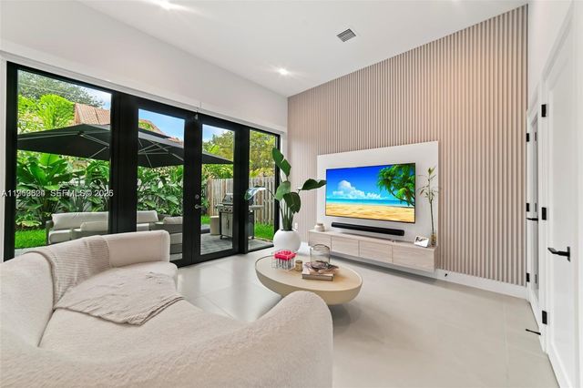 7771 SW 99th St, Miami, FL 33156