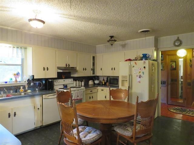 110 W Lakecrest DR, Bluffton, TX 78607