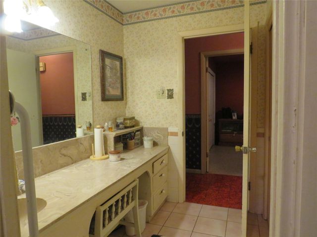 110 W Lakecrest DR, Bluffton, TX 78607