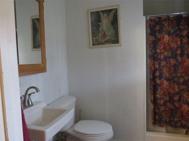 110 W Lakecrest DR, Bluffton, TX 78607