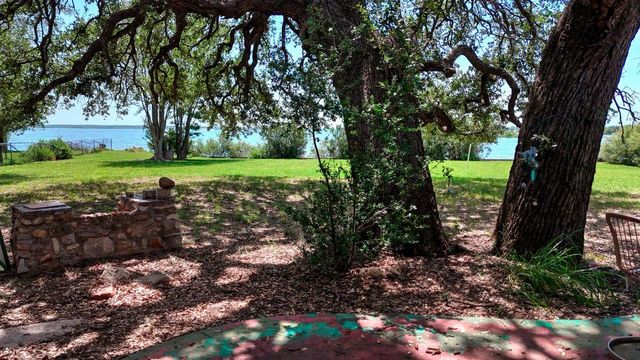 110 W Lakecrest DR, Bluffton, TX 78607