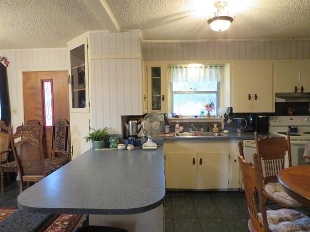 110 W Lakecrest DR, Bluffton, TX 78607