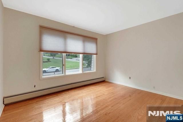 32 Clinton Lane, Wayne, NJ 07470