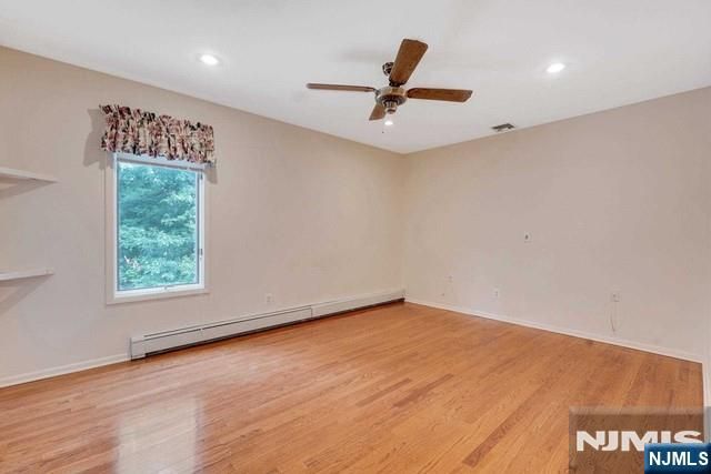 32 Clinton Lane, Wayne, NJ 07470