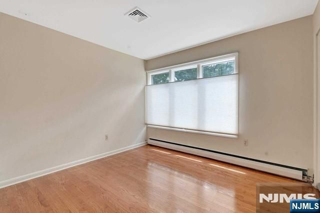 32 Clinton Lane, Wayne, NJ 07470
