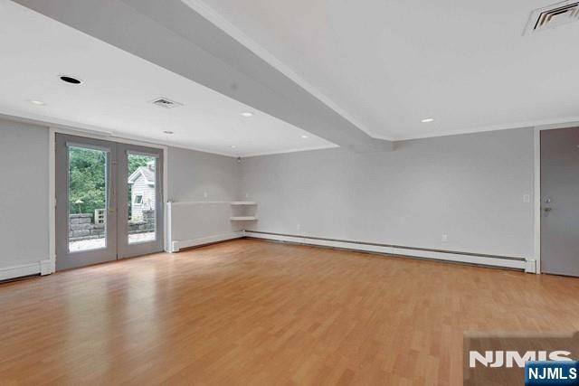 32 Clinton Lane, Wayne, NJ 07470