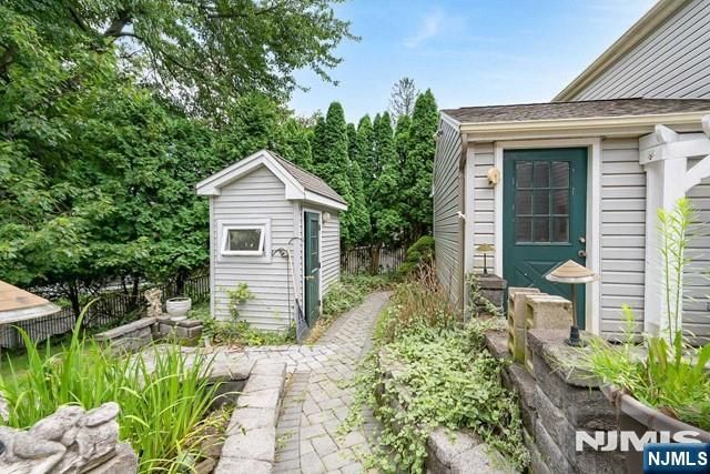 32 Clinton Lane, Wayne, NJ 07470