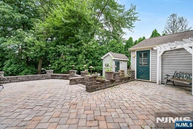 32 Clinton Lane, Wayne, NJ 07470