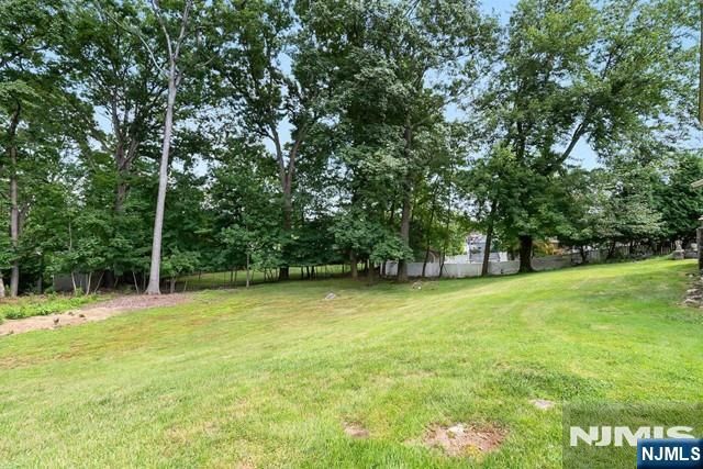 32 Clinton Lane, Wayne, NJ 07470