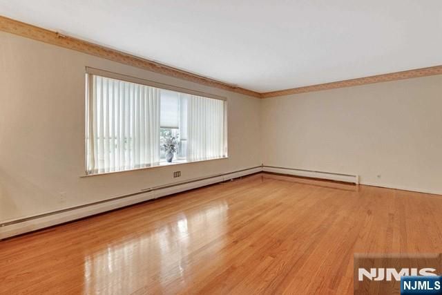 32 Clinton Lane, Wayne, NJ 07470