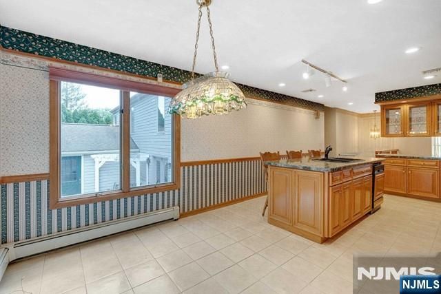 32 Clinton Lane, Wayne, NJ 07470