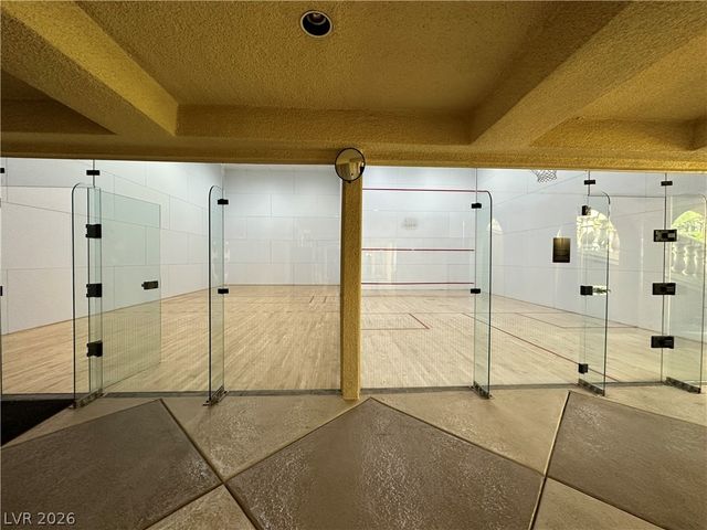 230 East Flamingo Road 223, Las Vegas, NV 89169