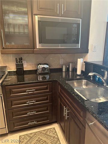 230 East Flamingo Road 223, Las Vegas, NV 89169