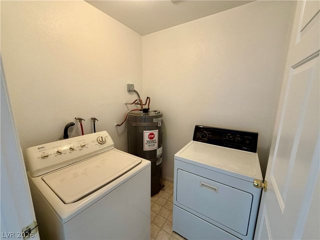 2704 Aarondavid Drive B, Las Vegas, NV 89121