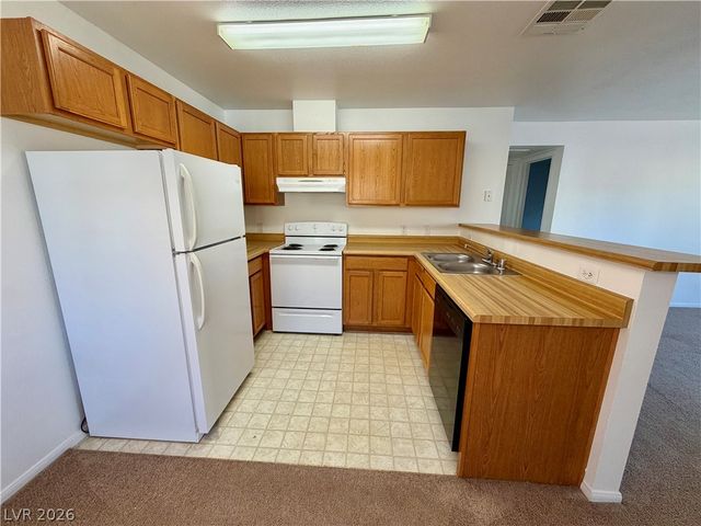 2704 Aarondavid Drive B, Las Vegas, NV 89121