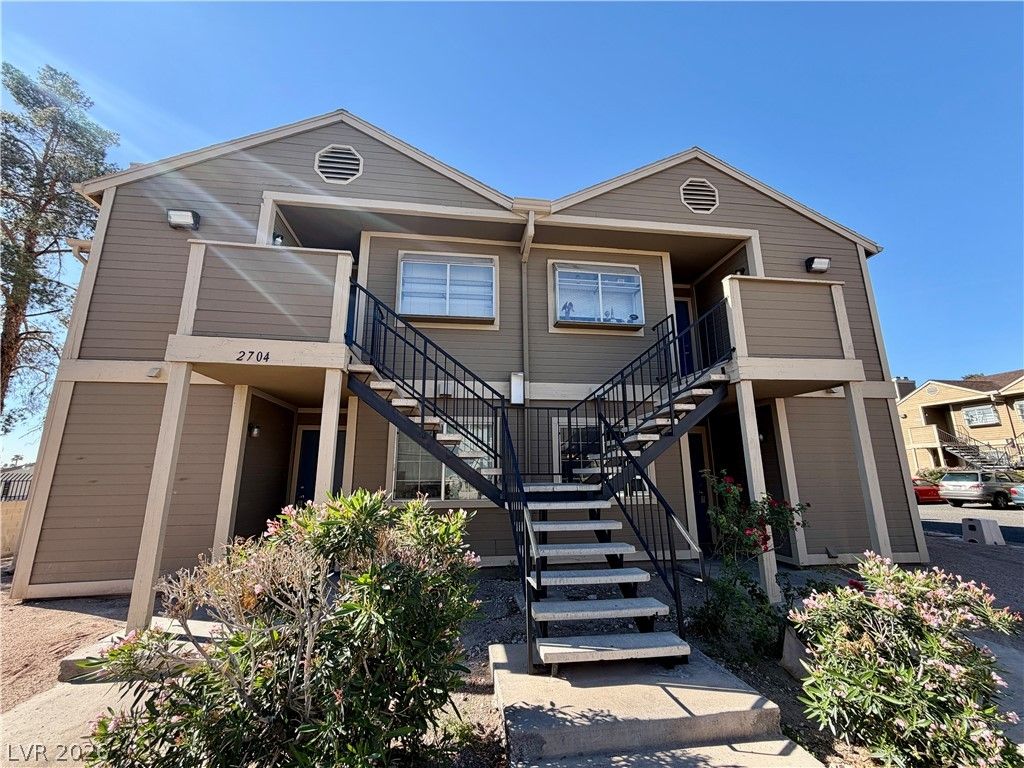 2704 Aarondavid Drive B, Las Vegas, NV 89121