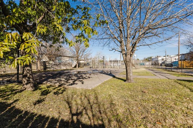 202 Main ST, Hutto, TX 78634