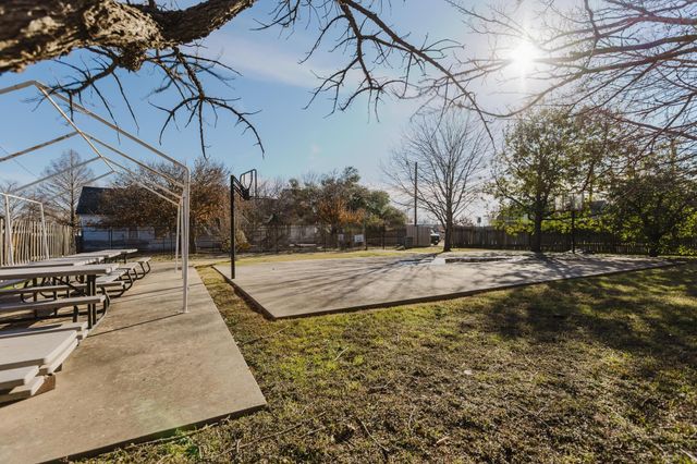 202 Main ST, Hutto, TX 78634