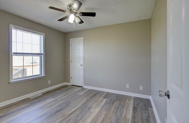 118 Gleaves Ln, Oak Grove, KY 42262