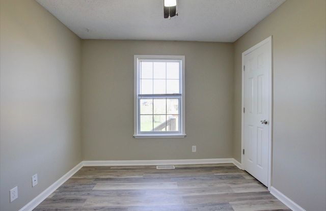 118 Gleaves Ln, Oak Grove, KY 42262