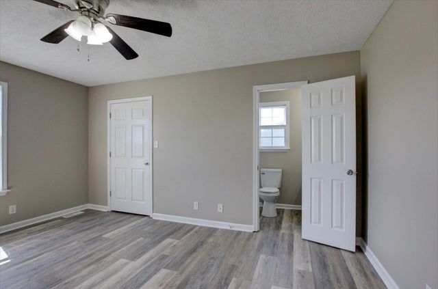 118 Gleaves Ln, Oak Grove, KY 42262