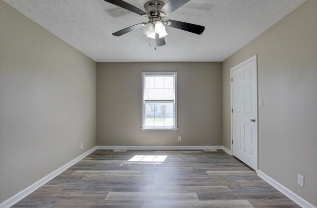 118 Gleaves Ln, Oak Grove, KY 42262