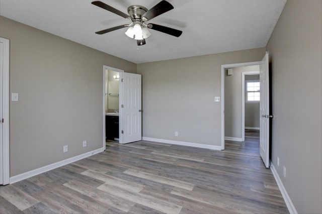 118 Gleaves Ln, Oak Grove, KY 42262