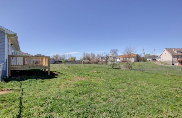 118 Gleaves Ln, Oak Grove, KY 42262