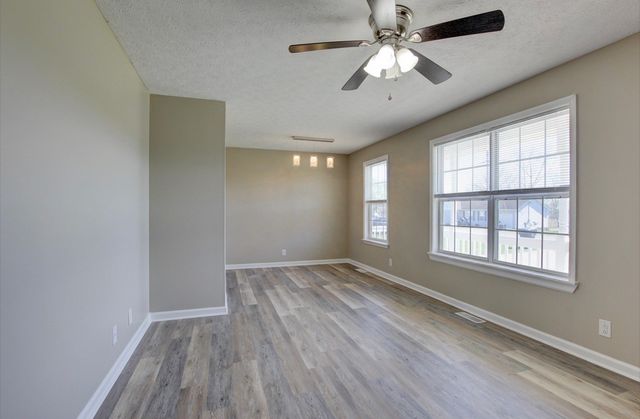 118 Gleaves Ln, Oak Grove, KY 42262