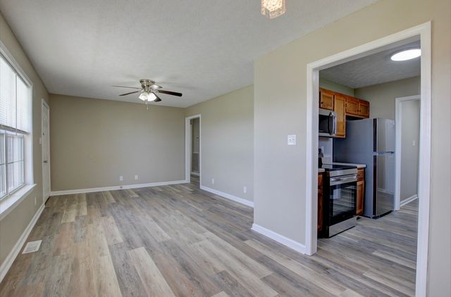 118 Gleaves Ln, Oak Grove, KY 42262