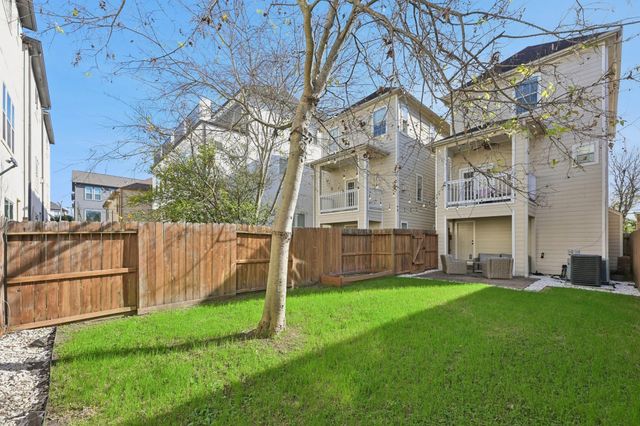 5736 Petty Street, Houston, TX 77007