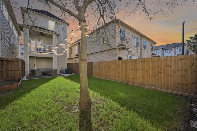 5736 Petty Street, Houston, TX 77007
