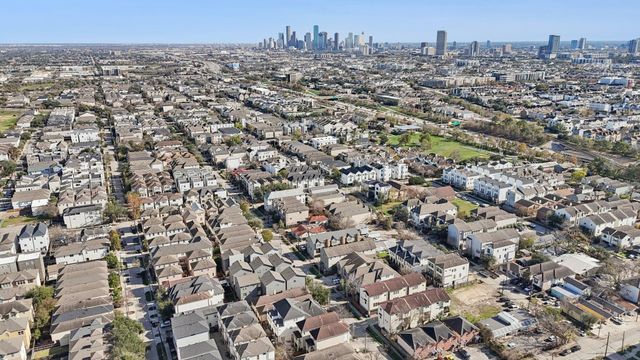 5736 Petty Street, Houston, TX 77007