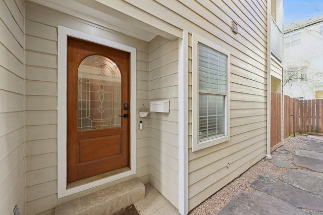 5736 Petty Street, Houston, TX 77007