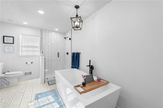 413 Greenway Drive, Blue Springs, MO 64014