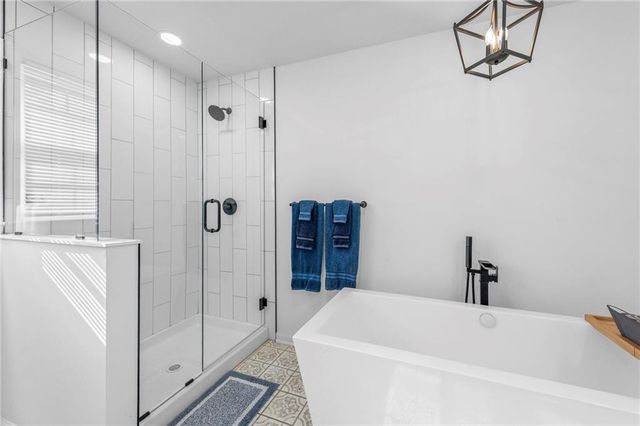 413 Greenway Drive, Blue Springs, MO 64014