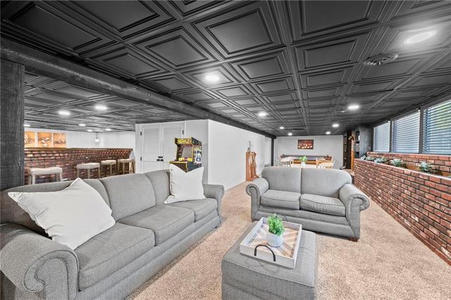 413 Greenway Drive, Blue Springs, MO 64014