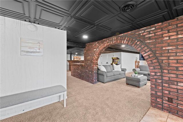 413 Greenway Drive, Blue Springs, MO 64014