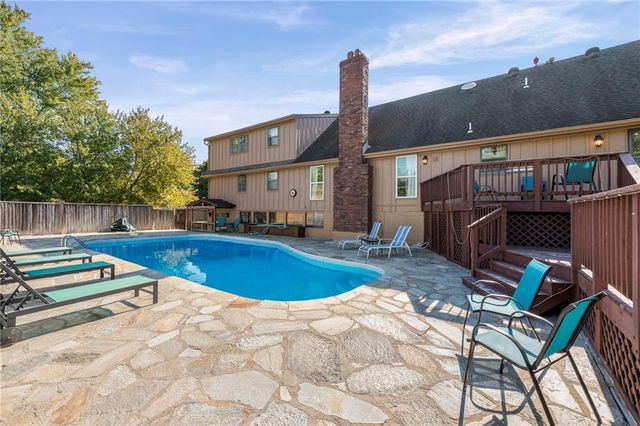 413 Greenway Drive, Blue Springs, MO 64014