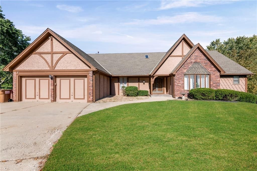 413 Greenway Drive, Blue Springs, MO 64014