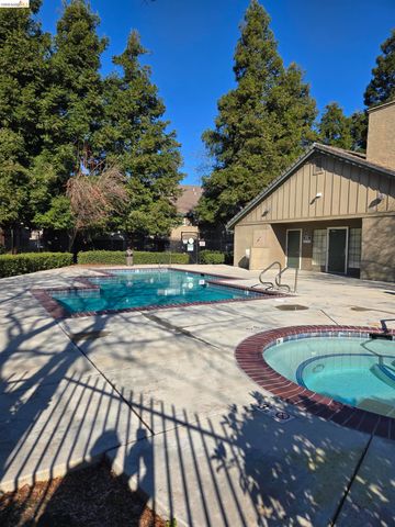 1241 Lakeview Cir, Pittsburg, CA 94565