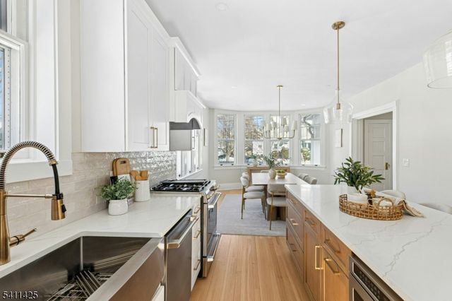 201 Maple Pl, Cranford Twp., NJ 07016