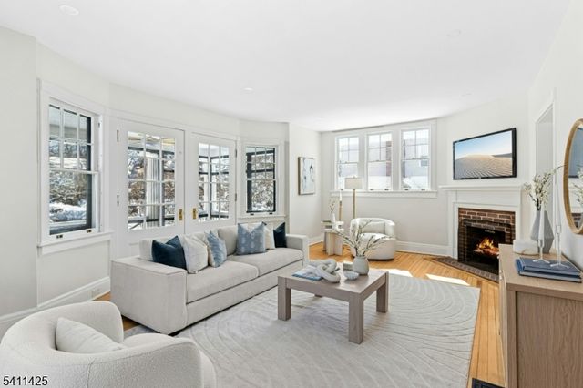 201 Maple Pl, Cranford Twp., NJ 07016