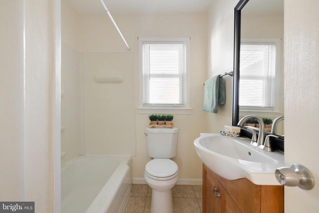 405 E 7TH AVE, Ranson, WV 25438