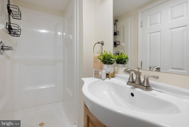 405 E 7TH AVE, Ranson, WV 25438