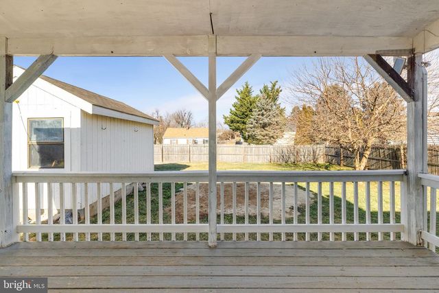 405 E 7TH AVE, Ranson, WV 25438