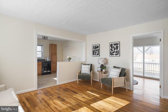 405 E 7TH AVE, Ranson, WV 25438